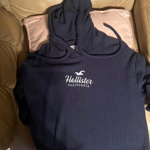 It’s from Hollister and it’s a size medium